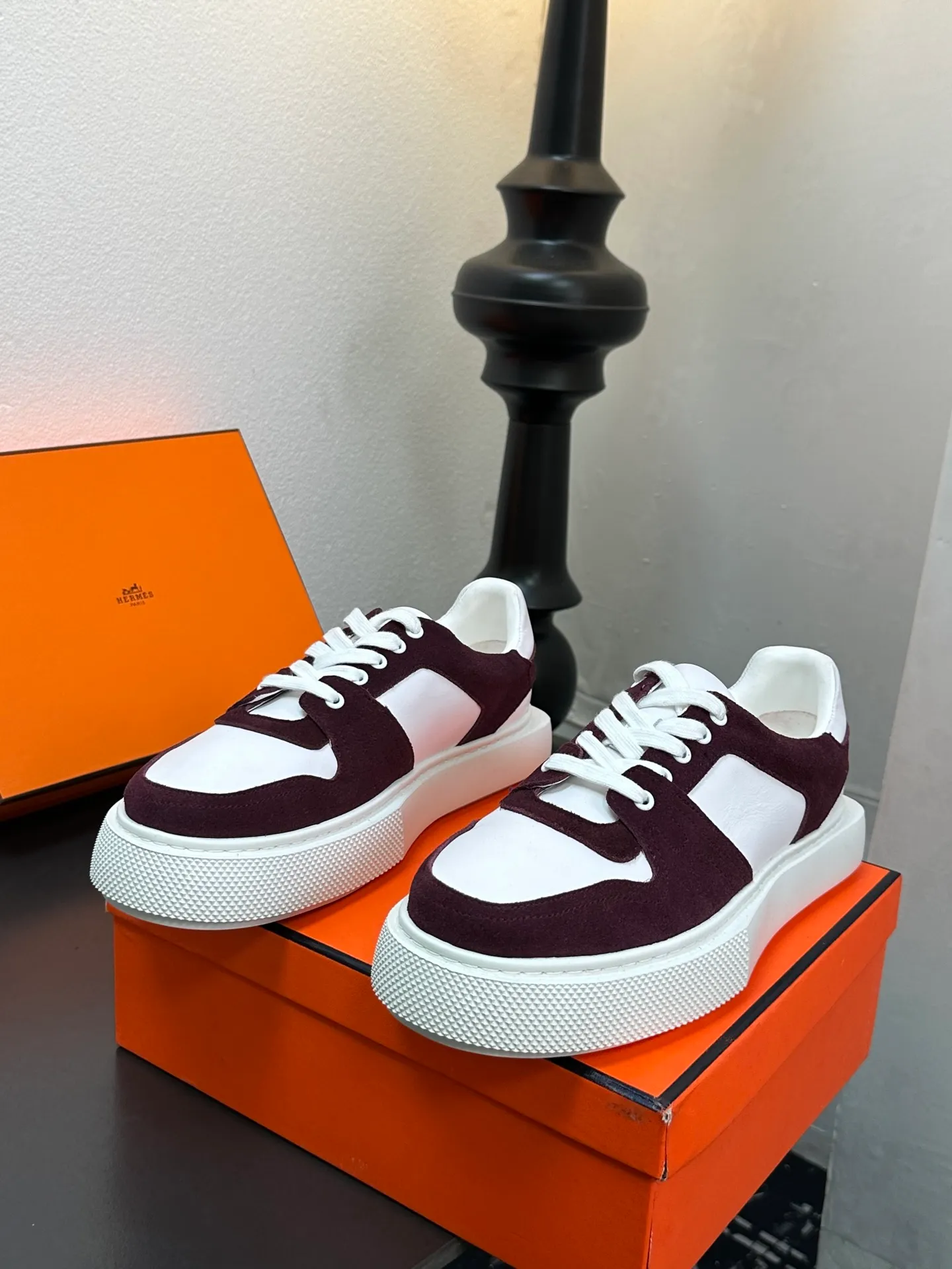 p700💰Men's shoes ❤️❤️Hermes top version# Hermès deep series couple's small white shoes casual skateboard shoes Stylish graphic design to create retro style Upper: cowhide material Lining: sheepskin lining Outsole: TPU outsole Size: 38-45